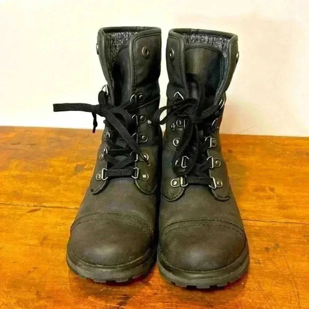 Roxy Combat Boots Lined Size 6.5 Black Fold Down Cozy Warm Lace Up Footwear Cute - Picture 8 of 8
